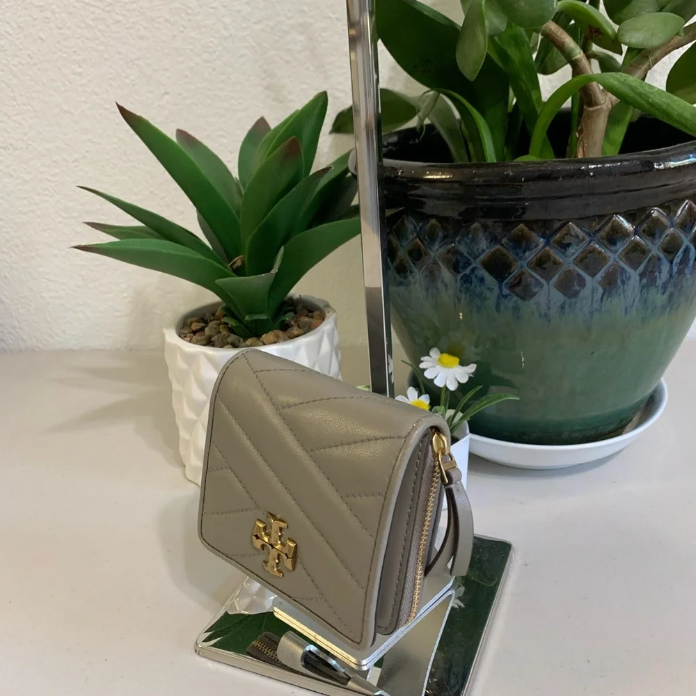 Tory Burch Quilted Leather Mini Wallet in Light Taupe with Gold Logo - Picture 3 of 13